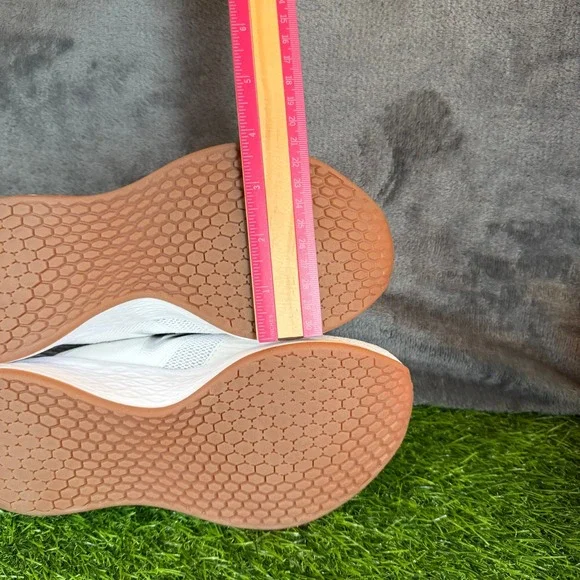 New Balance Fresh Foam Roav Tee Shirt Running Shoes White Grey Womens size 6 - Picture 11 of 13